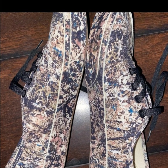 Vans NWTS ~
AUTHENTIC
MoMA BY JACKSON POLLACK!
OUT
OF STOCKIE ONE - Picture 7 of 9